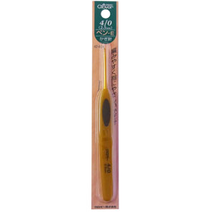 Clover 42-604 เข็มโครเชต์ soft touch aluminiumหัวทอง เข็มโครเชต์ เนื้ออลูมิเนียมด้ามทอง #4/0 หรือ 2.5มม.