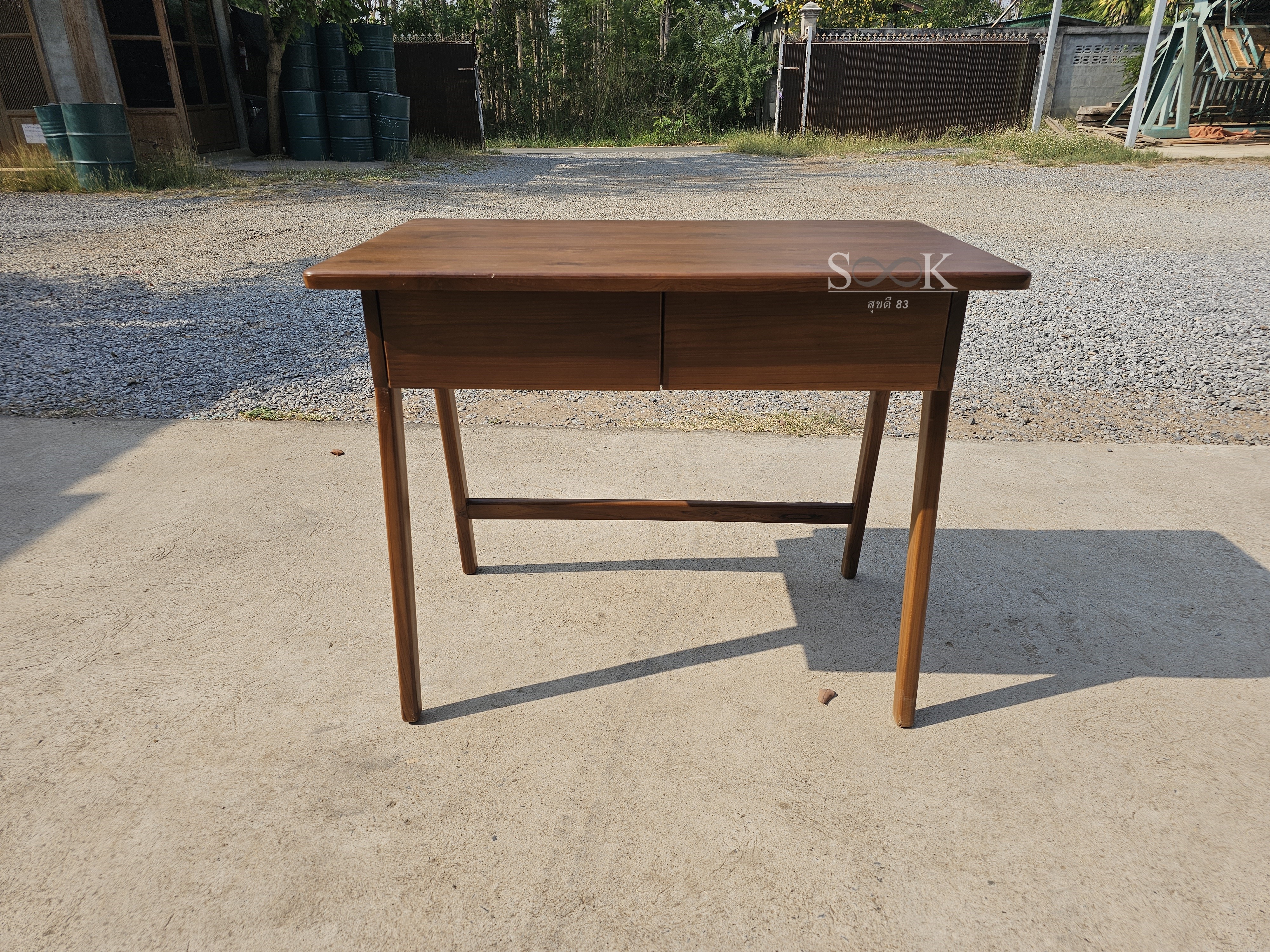 โต๊ะเขียนหนังสือมินิมอล