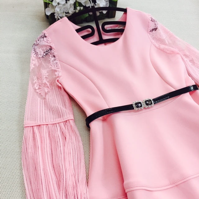 ชุดเดรสสีชมพูแขนยาว ส่งฟรี ems