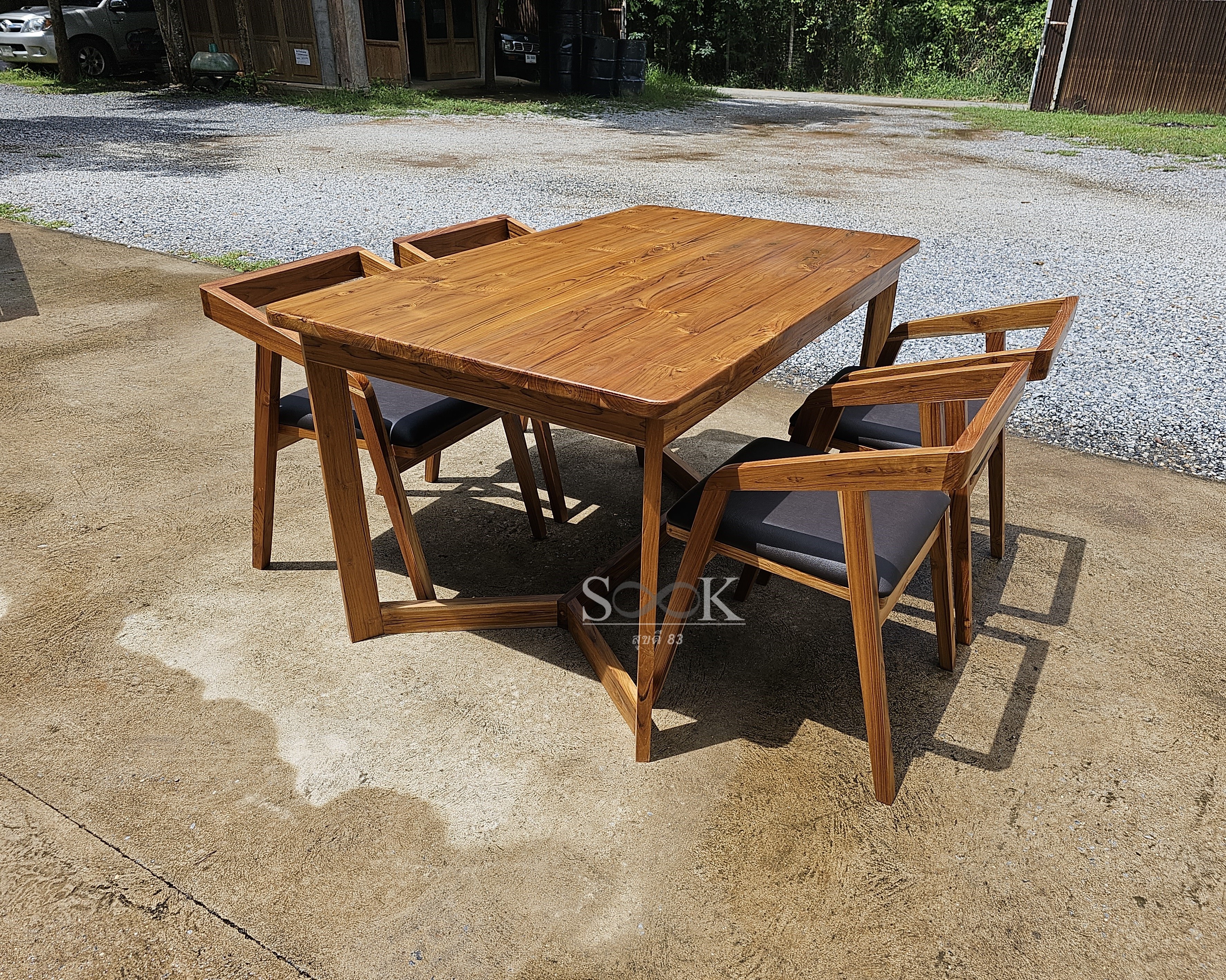 ชุดโต๊ะกินข้าวขาซิกแซก