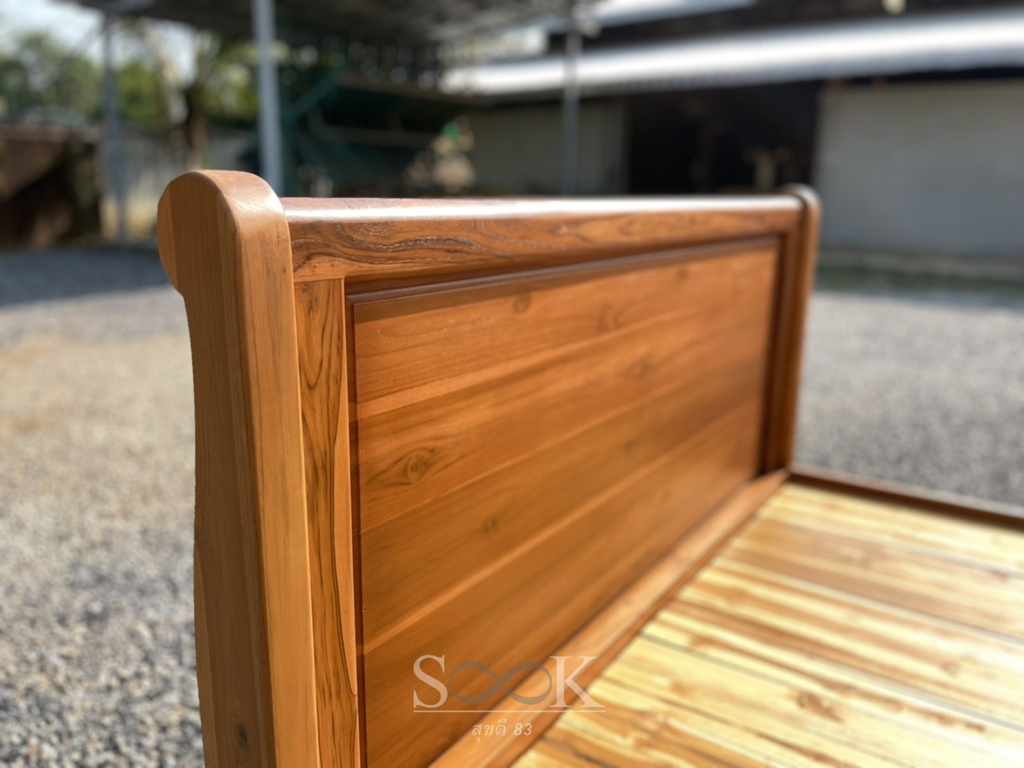 เตียงหัวม้วนพื้นทึบ