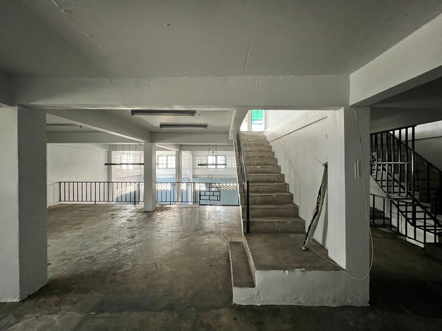 ขาย/ให้เช่า อาคารพาณิชย์ 3 คูหา 4 ชั้นครึ่ง ตั้งอยู่พระราม 3 ซอย 19