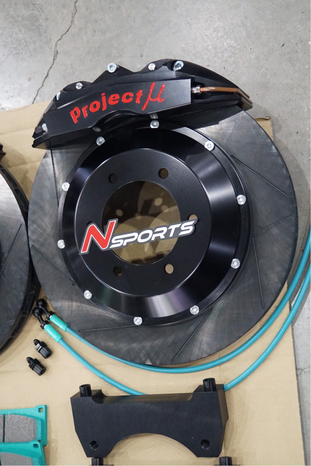 ชุดเบรคโปรเจคมิว 6พอตไดร์ ตรงรุ่น Toyota Fortuner,Revo