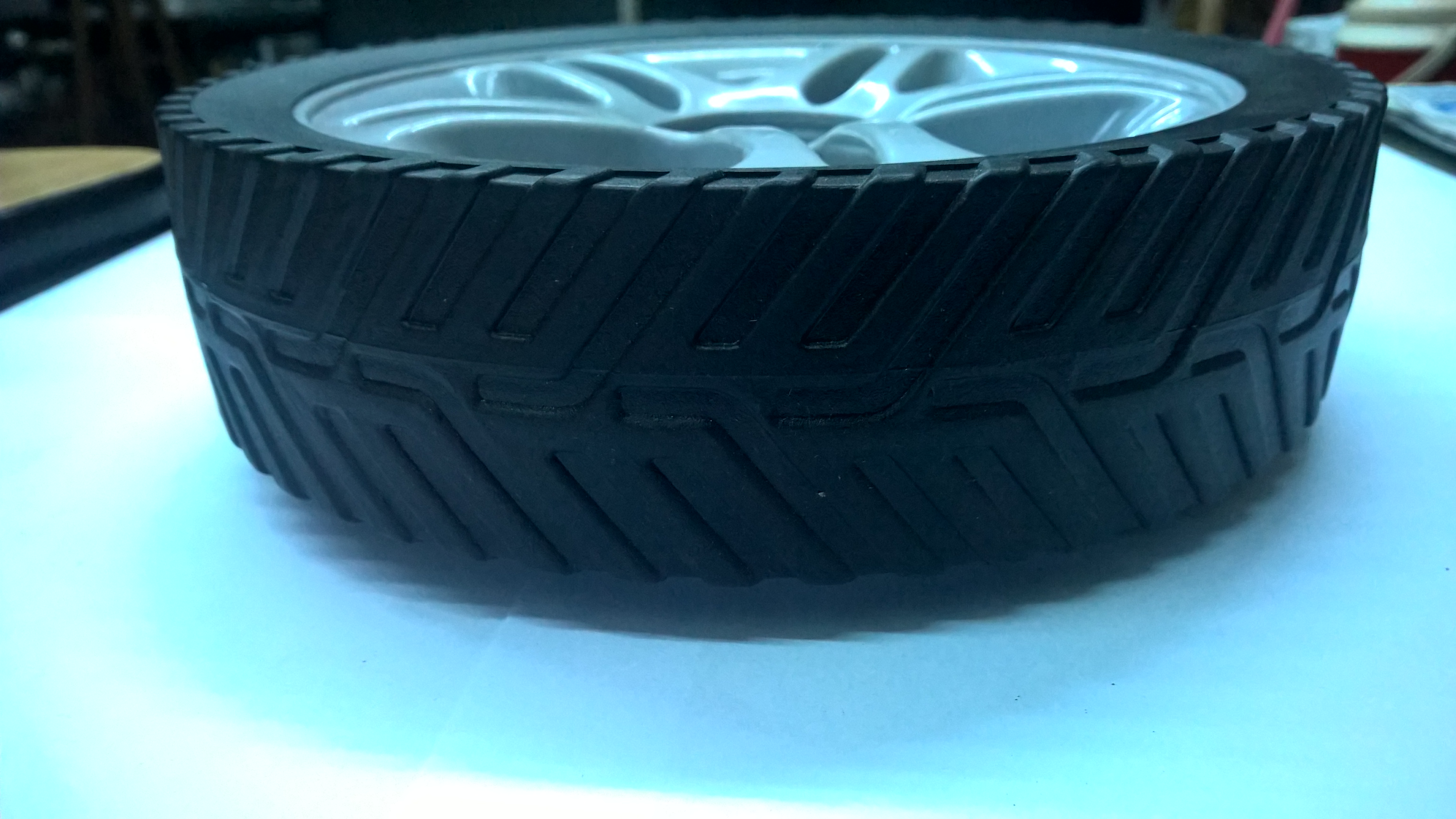 ล้อรถตัดหญ้าลูกปืน ขนาด 7 - 8 นิ้ว