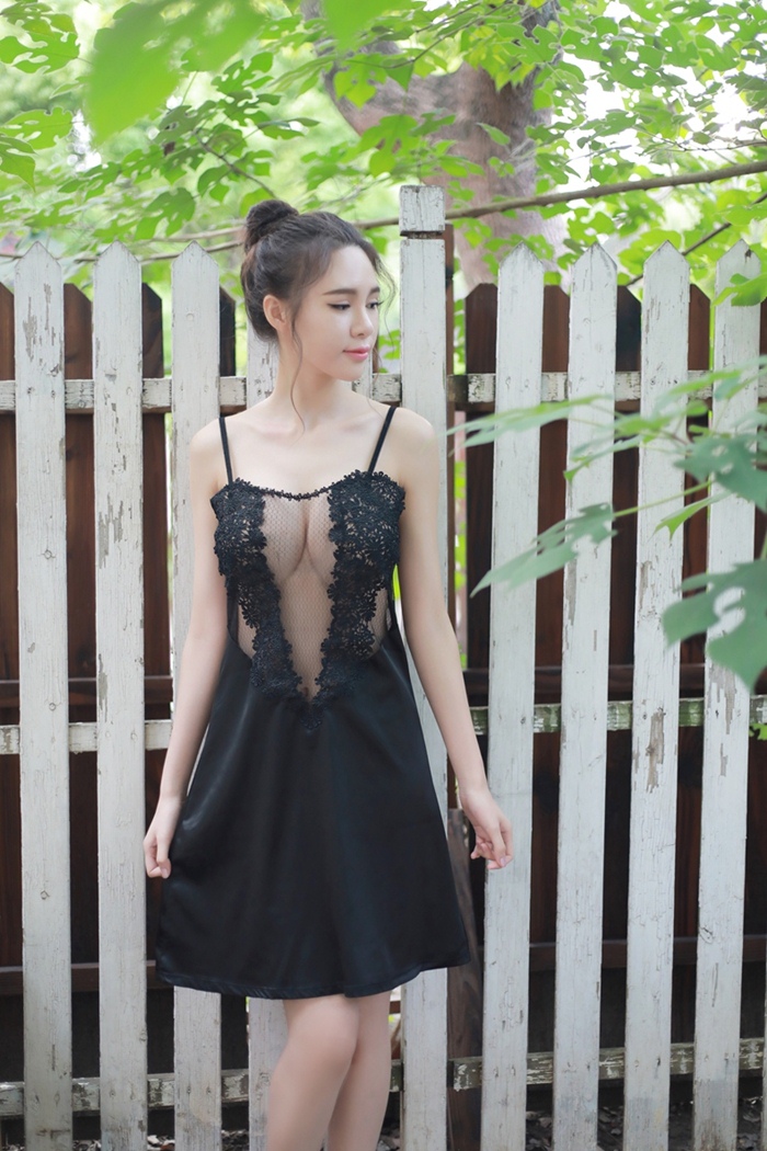 N376 ชุดนอนเซ็กซี่ ชุดนอนลูกไม้สวยๆช่วงบนเป็นผ้าใยตาข่ายโปร่งๆแต่งด้วยลูกไม้สไตล์ชุดเจ้าสาว ช่วงล่างเป็นผ้าเนื้อมันสวมใส่แบบใช้คล้องไหล่ตามรูปเลยค่ะ ***พอดีหุ่นขยายได้อีกเล็กน้อย