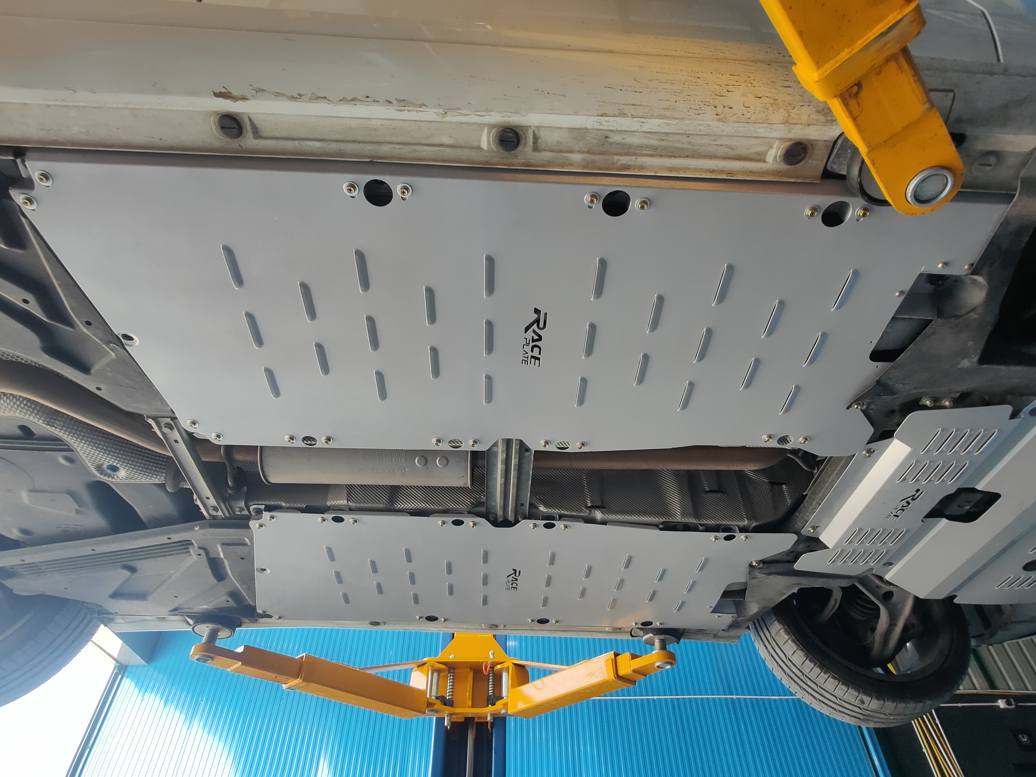 แผ่นปิดใต้ห้องโดยสารอลูมิเนียม Mercedes Benz CLA, GLA, A-Class Raceplate_Undertray สำเนา