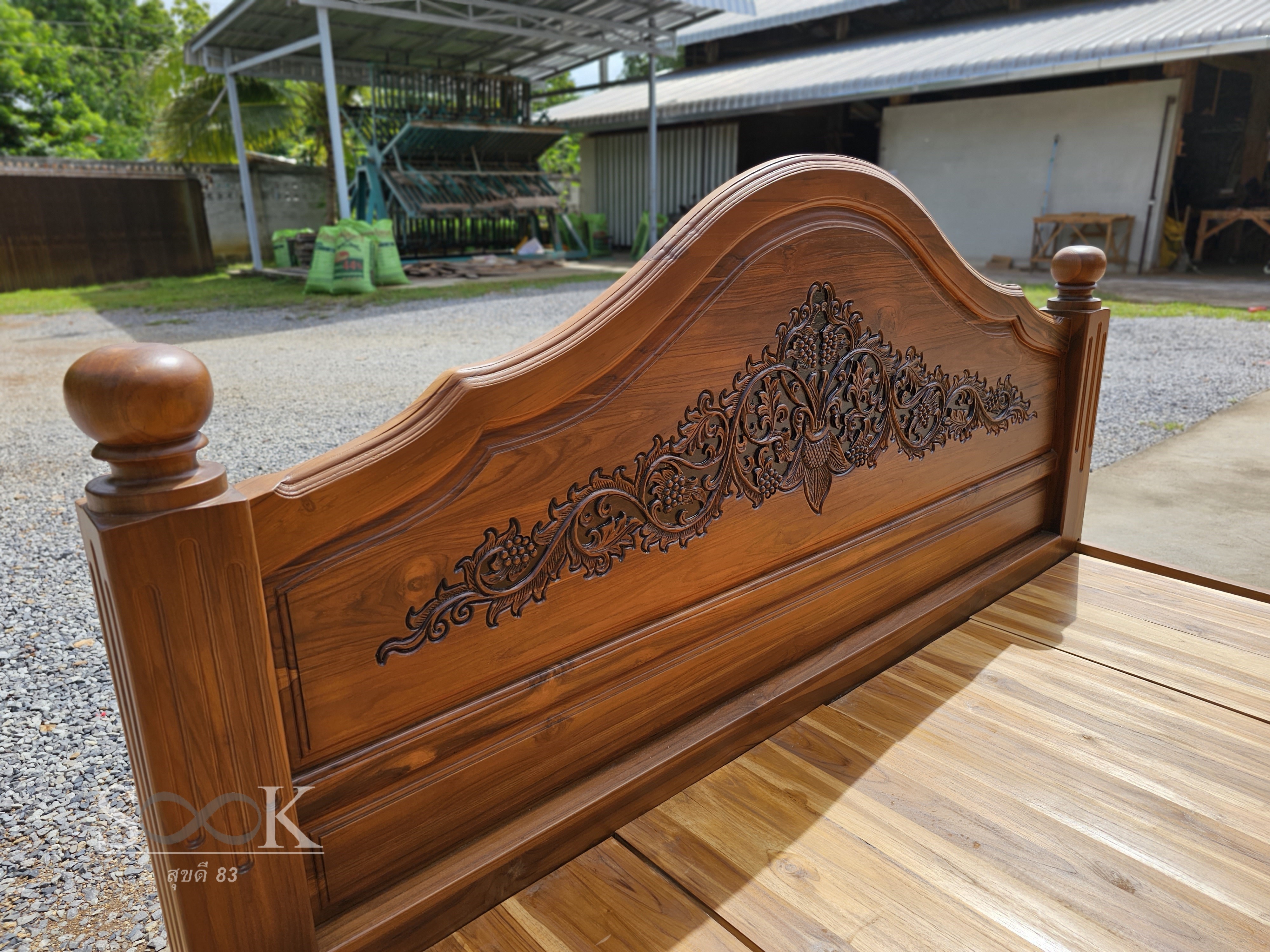 เตียงหลุยส์แกะลายเต็ม