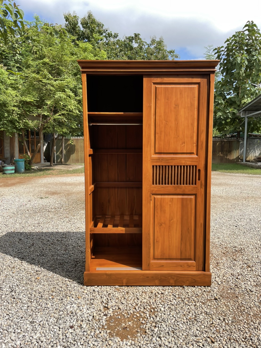 ตู้เสื้อผ้าบานเต้าตรงซี่กลาง