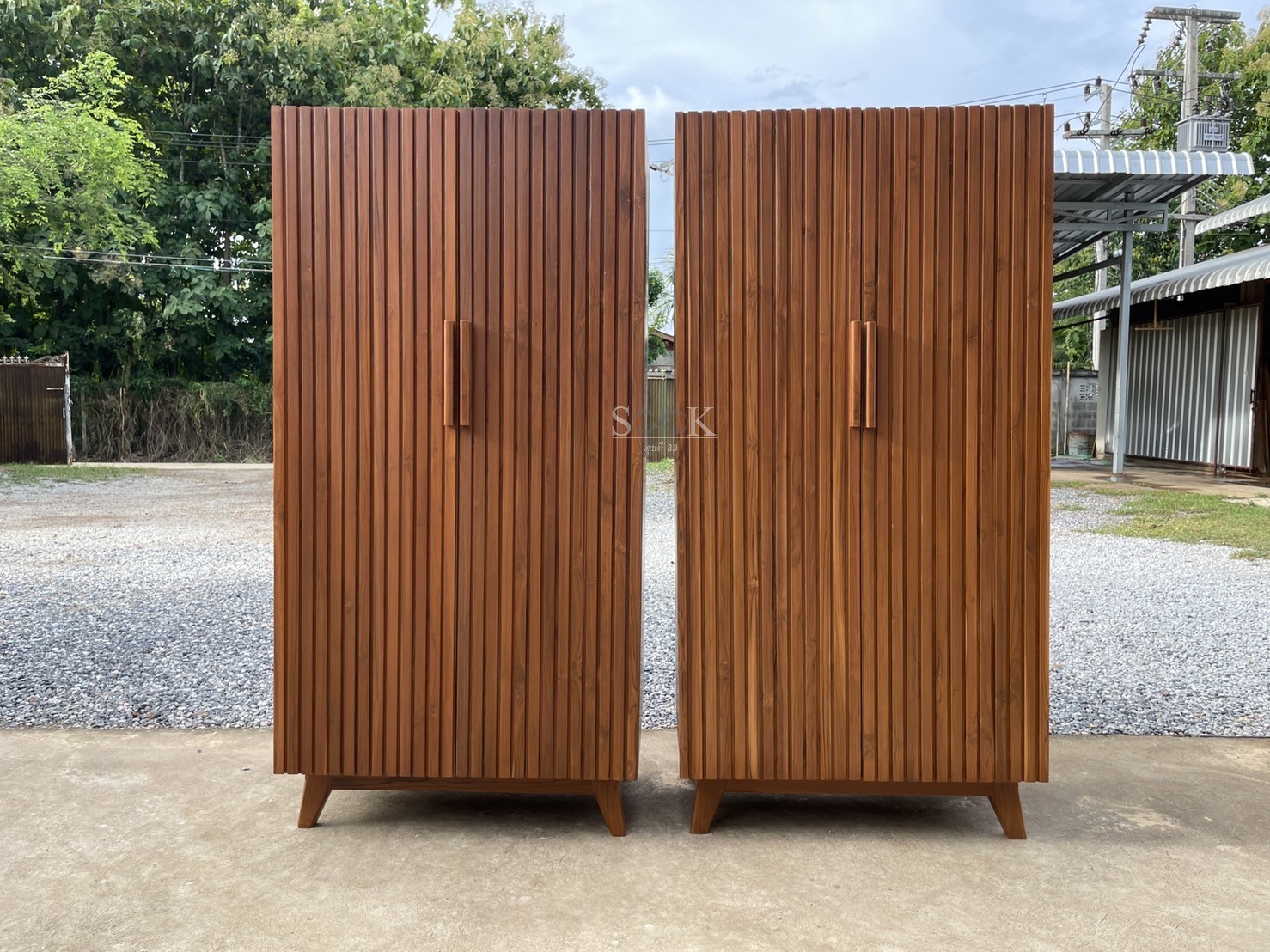 ตู้เสื้อผ้าโมเดิร์นบานซี่แบน