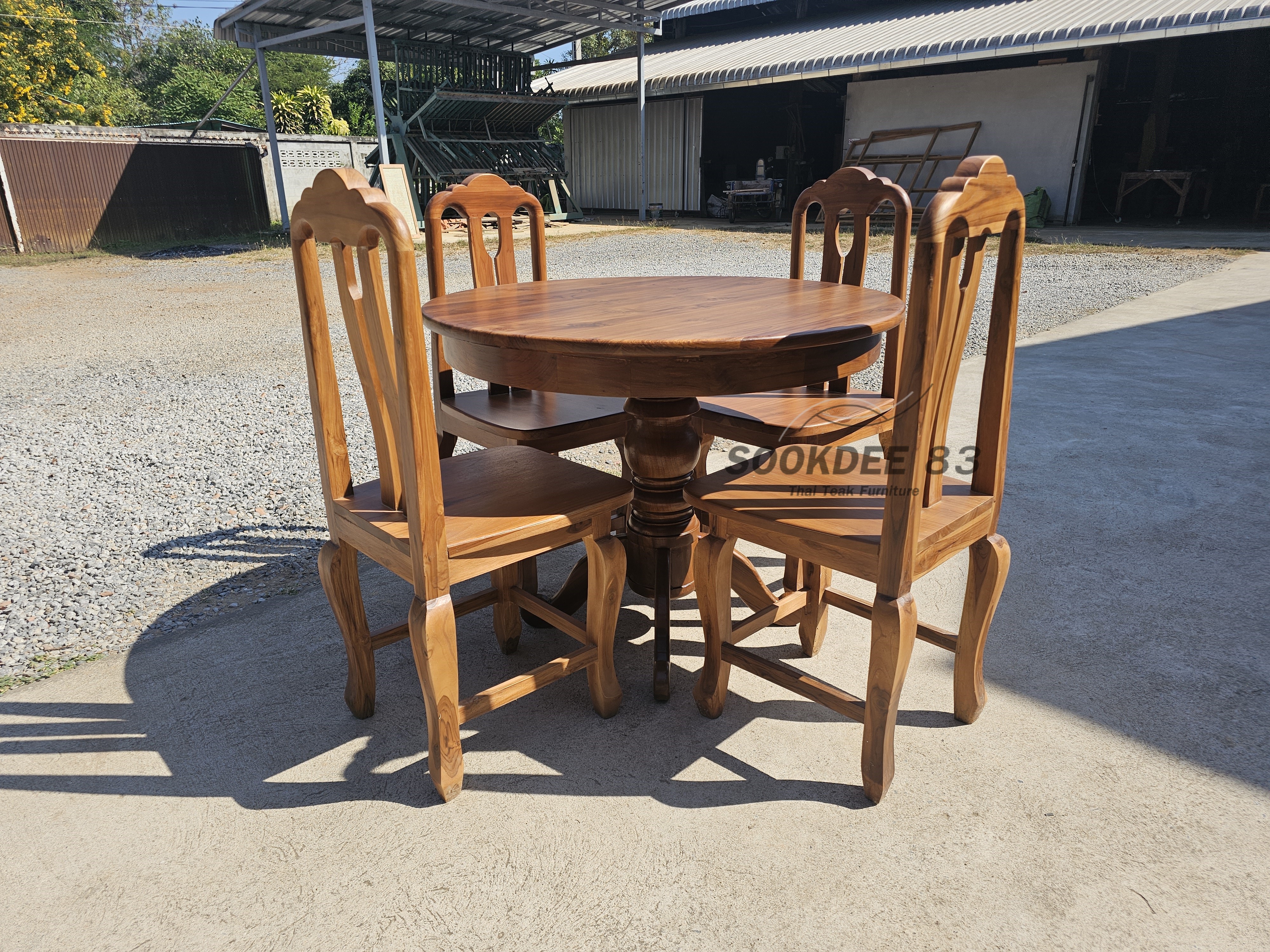 ชุดโต๊ะกินข้าวกลม 1 ม. เก้าอี้สองเอน 4 ตัว