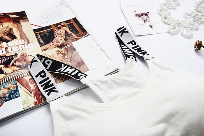 NA212 สปอร์ตบราเซ็กซี่ ตัวบราเป็นผ้ายืดเนื้อละเอียดนิ่ม ตรงหน้าอกด้านในเป็นฟองน้ำสามารถถอด-ใส่ได้ตามรูปถ่ายสินค้าจริงเลยค่ะ