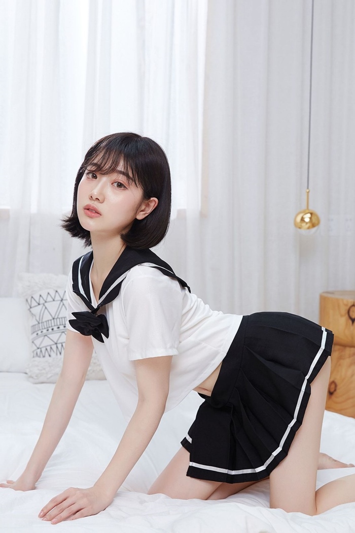 C2024 ชุดนักเรียนญี่ปุ่นเซ็กซี่ ชุดคอสเพลย์อีโรติกมาในแบบชุดนักเรียนญี่ปุ่น ประกอบด้วยเสื้อยืดแขนสั้นผ้ายืดมาพร้อมกับโบว์คล้องคอแบบติดเข็มกลัด กระโปรงบานสั้นผ้าไม่ยืดใช้ติดแบบตีนตุ๊กแกตามรูปถ่ายสินค้าจริงเลยค่ะ ***ไม่มีถุงเท้า
