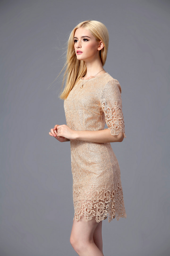 ชุดเดรสผ้าลูกไม้สีครีม ส่งฟรี ems