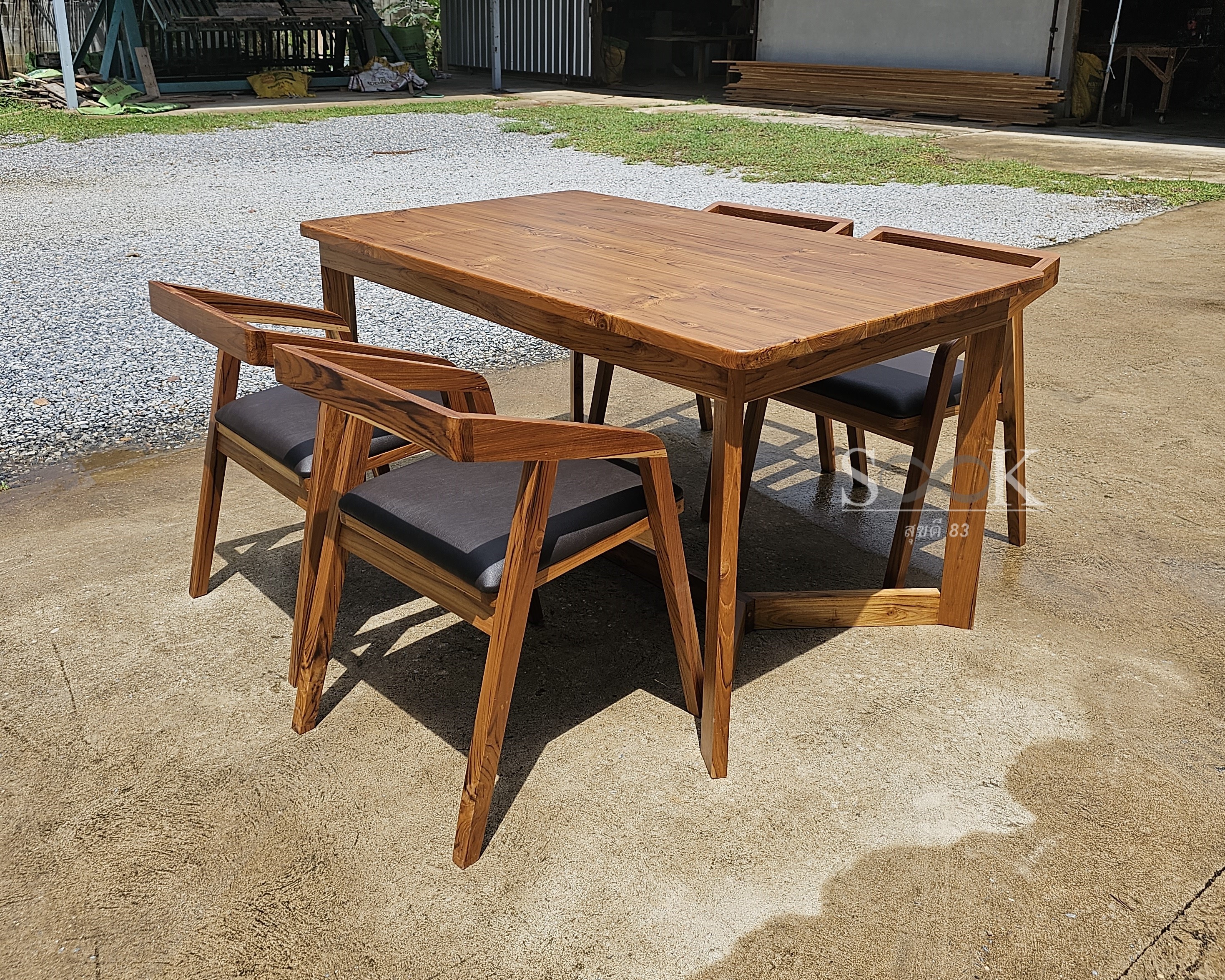 ชุดโต๊ะกินข้าวขาซิกแซก