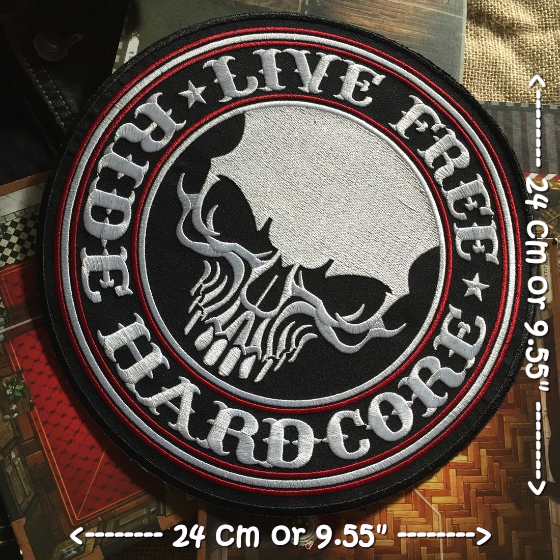 Live Free Ride Free ตัวรีดติดเสื้อ อาร์มรีด อาร์มปัก ตกแต่งเสื้อผ้า หมวก กระเป๋า แจ๊คเก็ตยีนส์ Embroidered Iron on Patch ขนาดใหญ่
