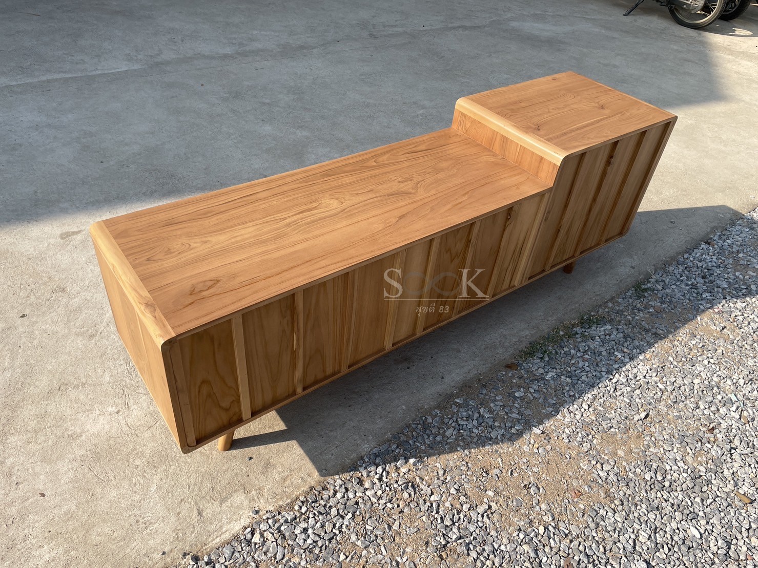 ไซด์บอร์ดวางทีวีบานเกล็ด (สีสัก)