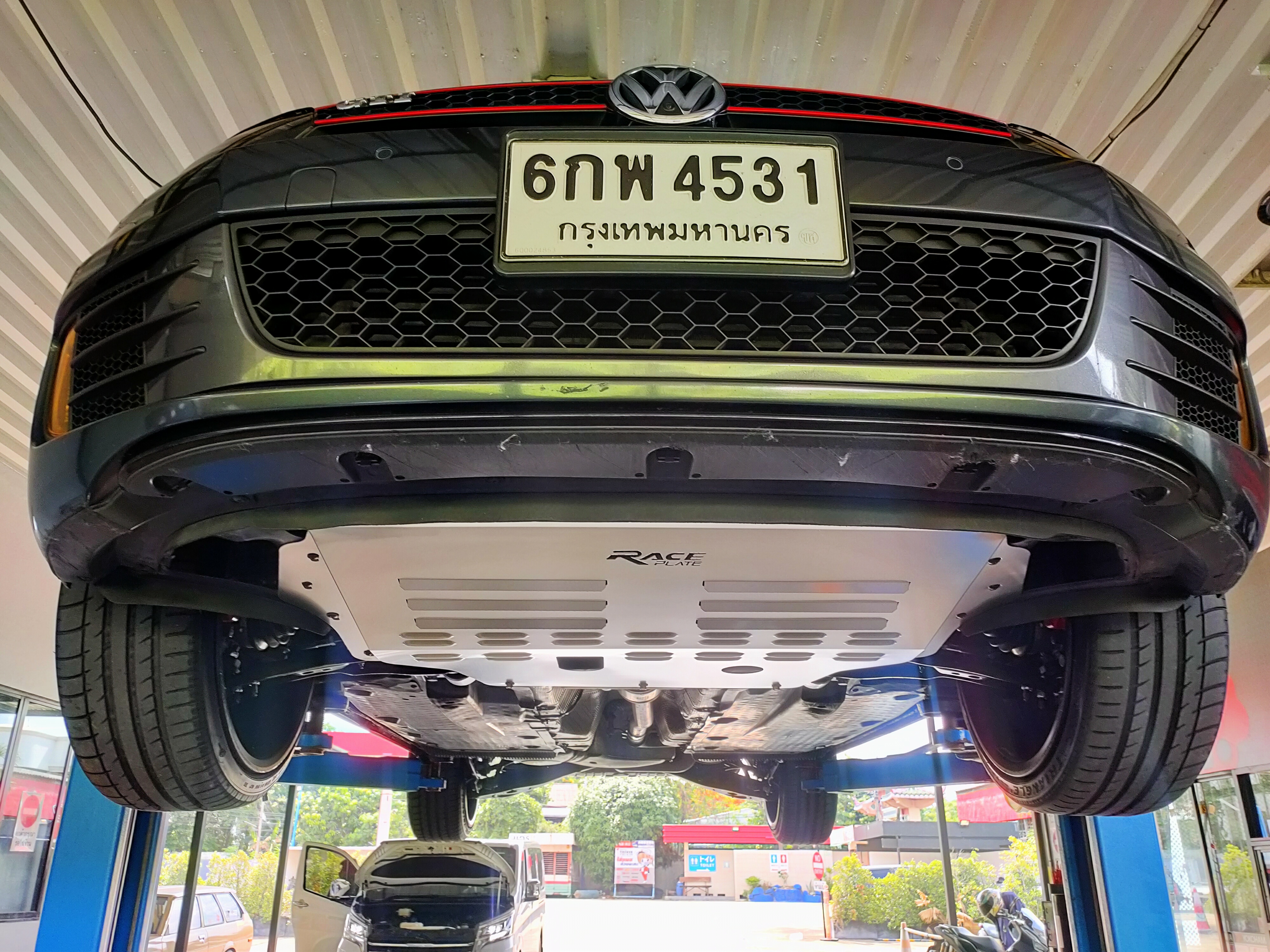 แผ่นปิดใต้ห้องเครื่องอลูมิเนียม Volkswagen Golf MK6 Raceplate_Undertray