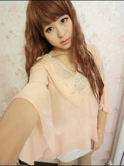 เสื้อ ผ้าชีฟองสีชมพู หน้าอกปักลายดอกไม้ ส่งฟรี ems