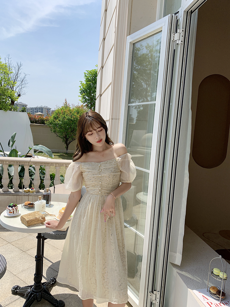 ชุดเดรสสีครีมสายหวาน ใส่เที่ยว หรือใส่ออกงานก็สวยค่ะ ส่งฟรี