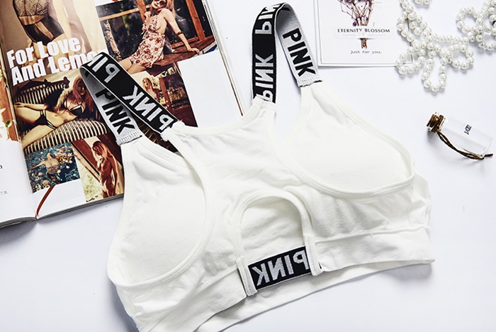 NA212 สปอร์ตบราเซ็กซี่ ตัวบราเป็นผ้ายืดเนื้อละเอียดนิ่ม ตรงหน้าอกด้านในเป็นฟองน้ำสามารถถอด-ใส่ได้ตามรูปถ่ายสินค้าจริงเลยค่ะ