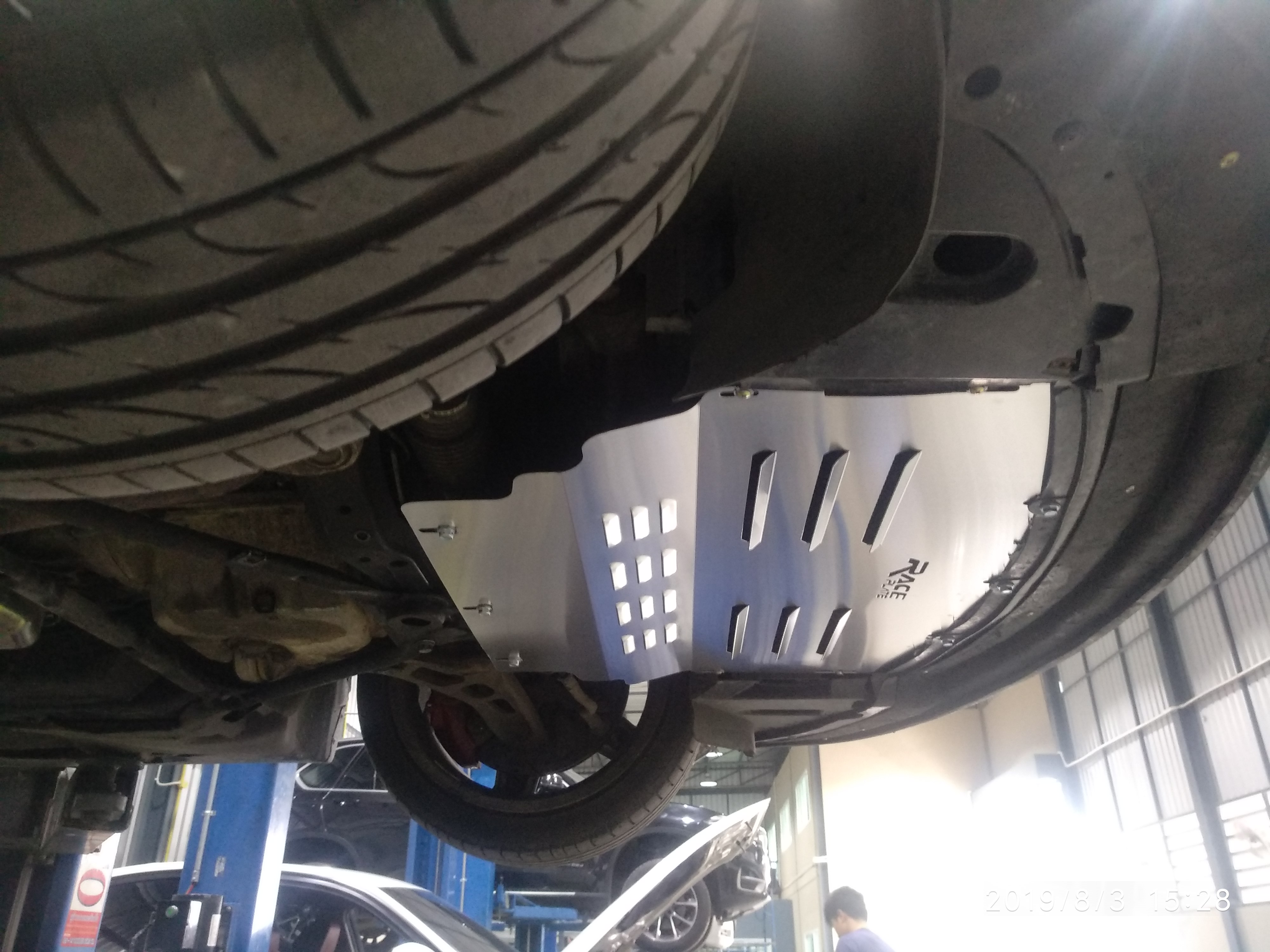 แผ่นปิดใต้ห้องเครื่องอลูมิเนียม BMW E46 Raceplate_Undertray