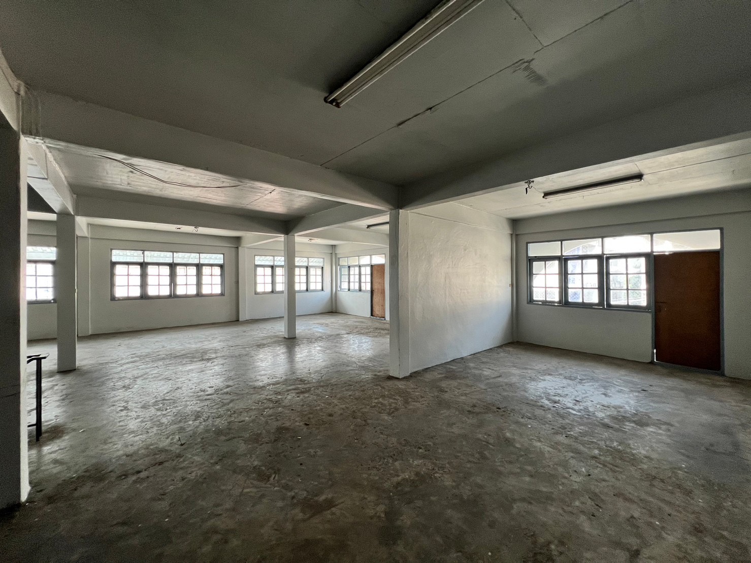 ขาย/ให้เช่า อาคารพาณิชย์ 3 คูหา 4 ชั้นครึ่ง ตั้งอยู่พระราม 3 ซอย 19