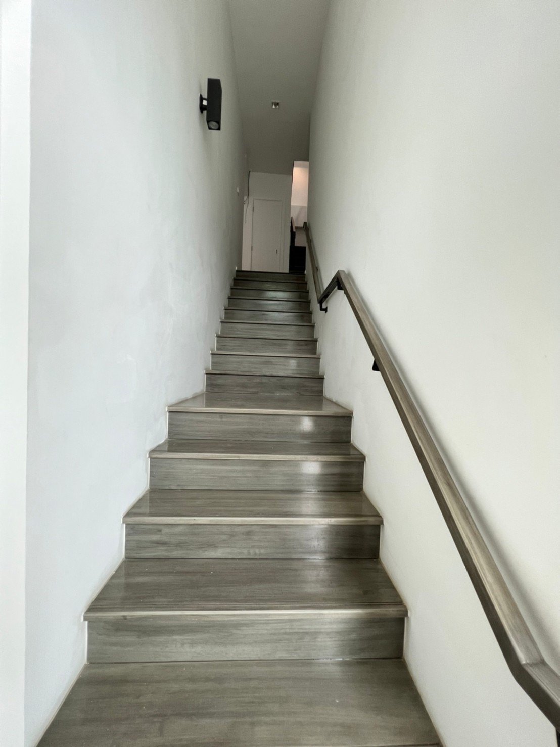 ขายโฮมออฟฟิศ สูง 3 ชั้นครึ่ง 2 คูหา หลังมุม ในโครงการ Cascade Bangna บนทำเล ถนน บางนา-ตราด กม.5 ขาเข้าถนนสุขุมวิท