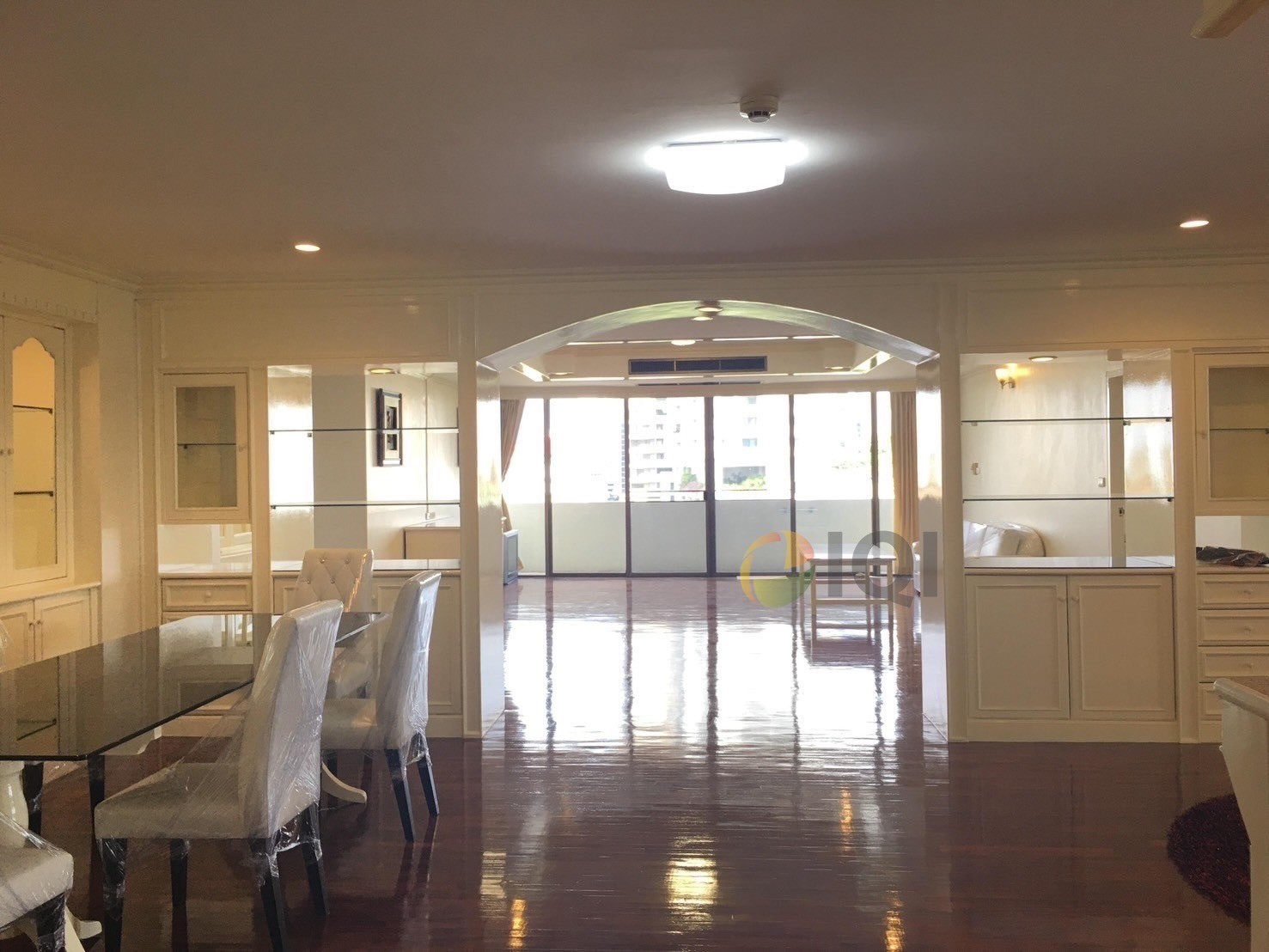 ขายคอนโดมิเนียม โอเรียลเต็ล ทาวเวอร์ เอกมัย 12 วิวสระว่ายน้ำ