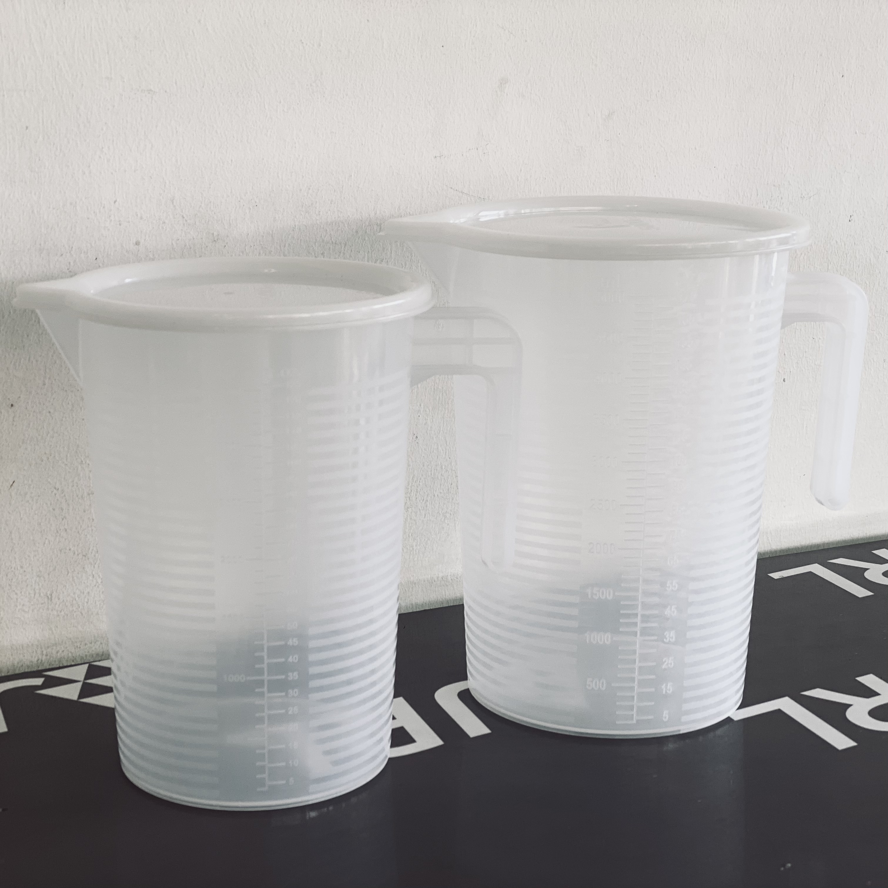 เหยือกมีขีดบอกปริมาตร ขนาด 3500 มล. (มีฝาปิด)