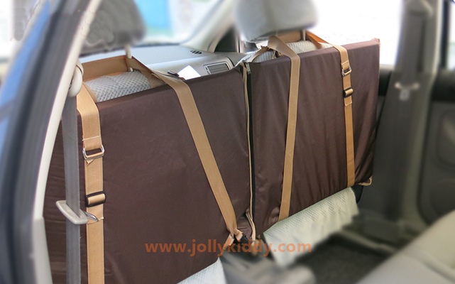 แผ่นปูปิดช่องวางเท้าเบาะหลังรถ กันเด็กตก ลาย สิงโต พื้นขาว ขนาด 134 x 75 cm (A10101 )