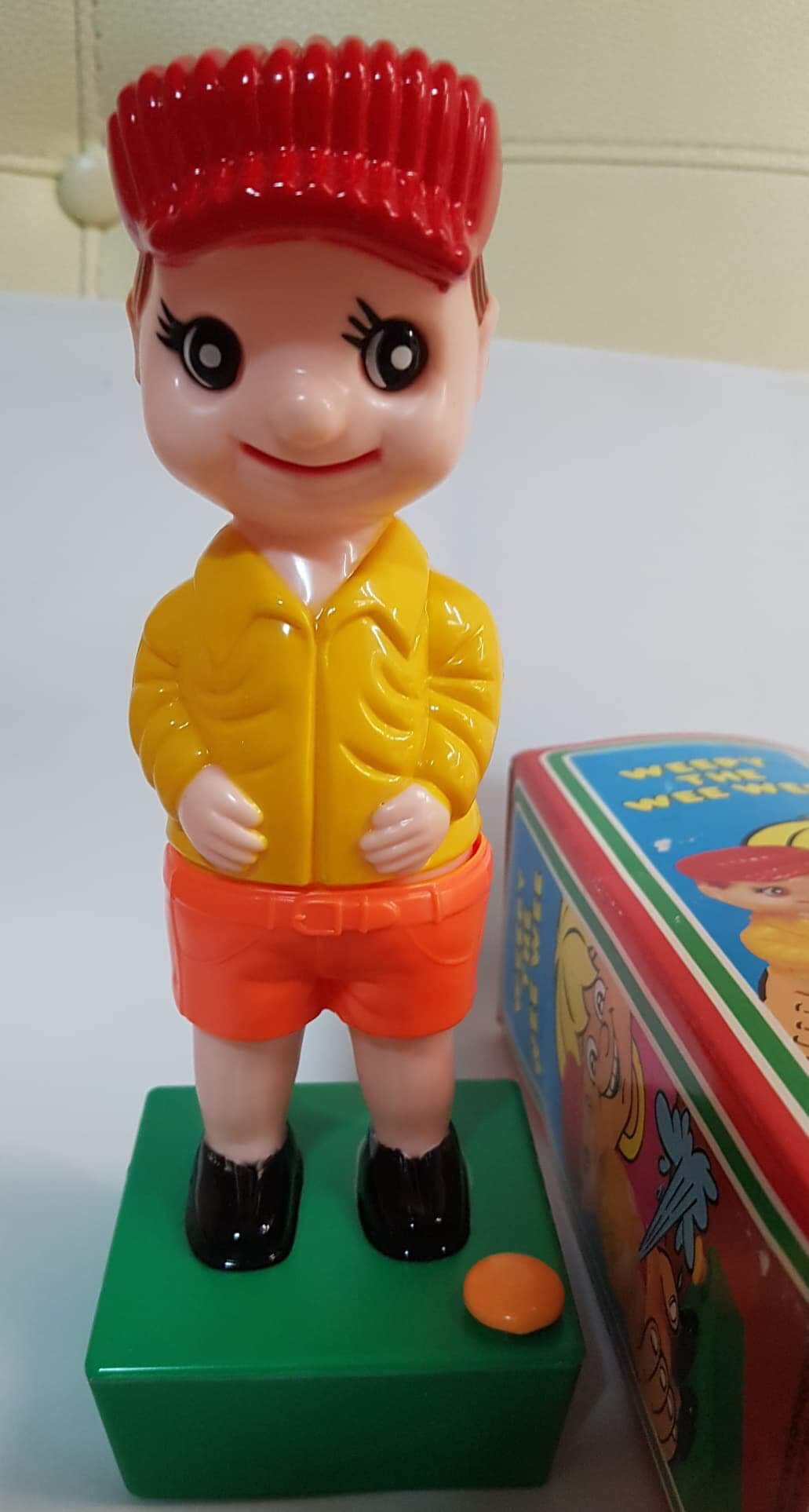 ของเล่นเก่า เด็กฉี่พ่นน้ำ