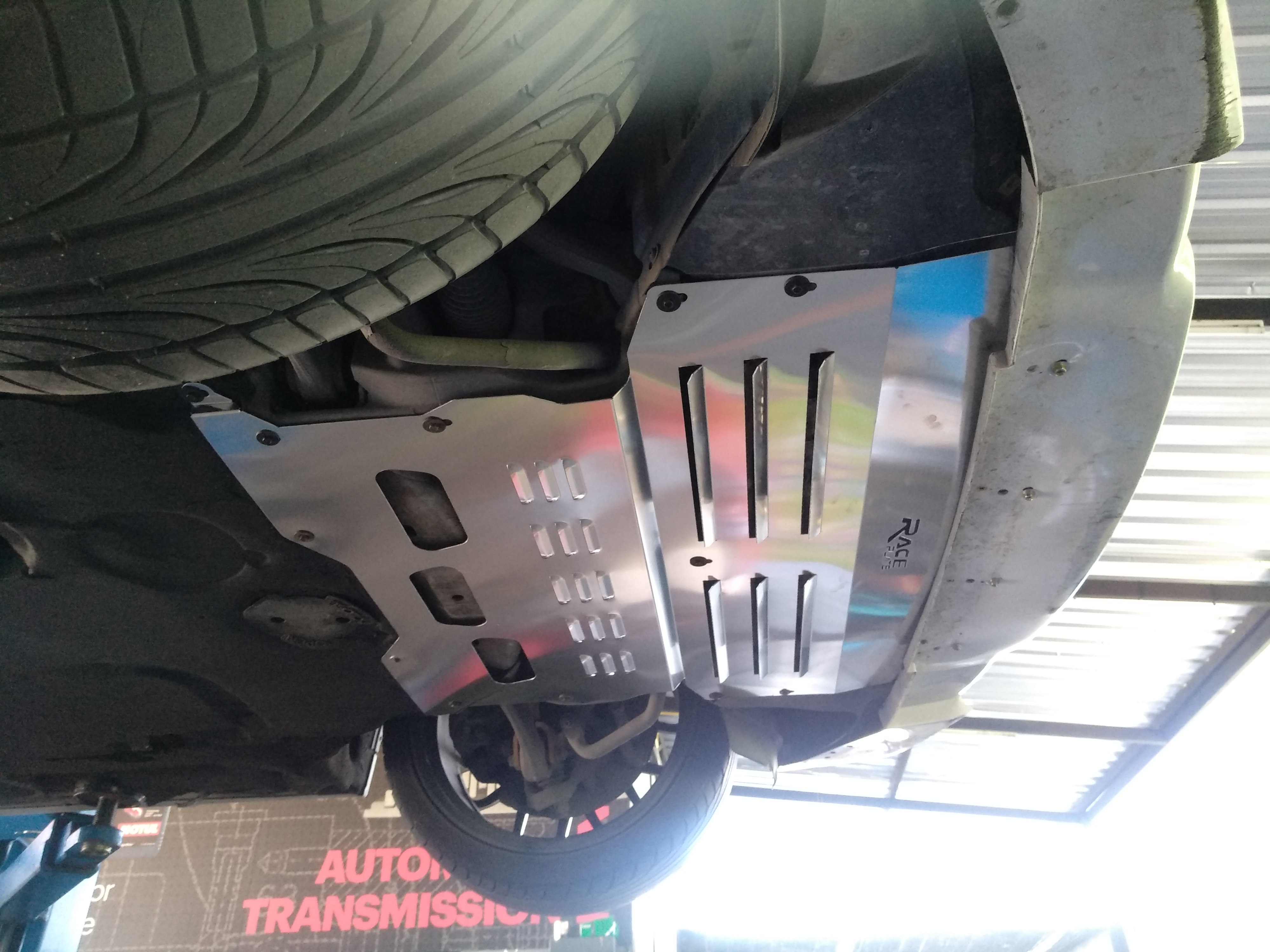 แผ่นปิดใต้ห้องเครื่องอลูมิเนียม BMW F10 Raceplate_Undertray