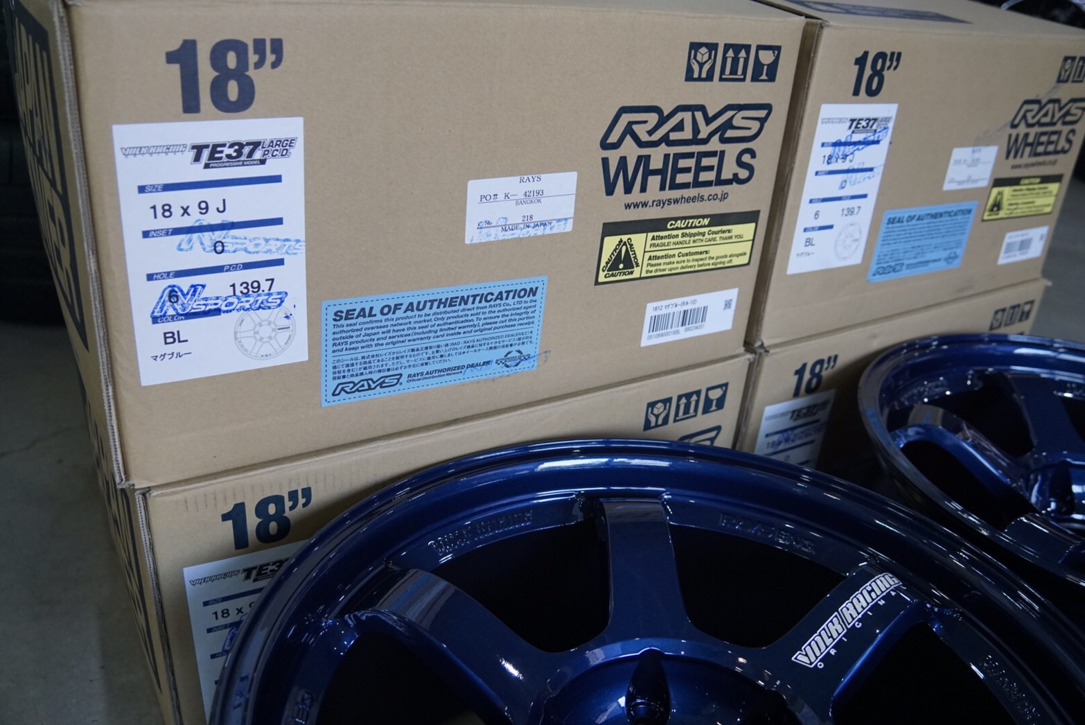 TE37 18x9+0 6-139.7 สีน้ำเงิน