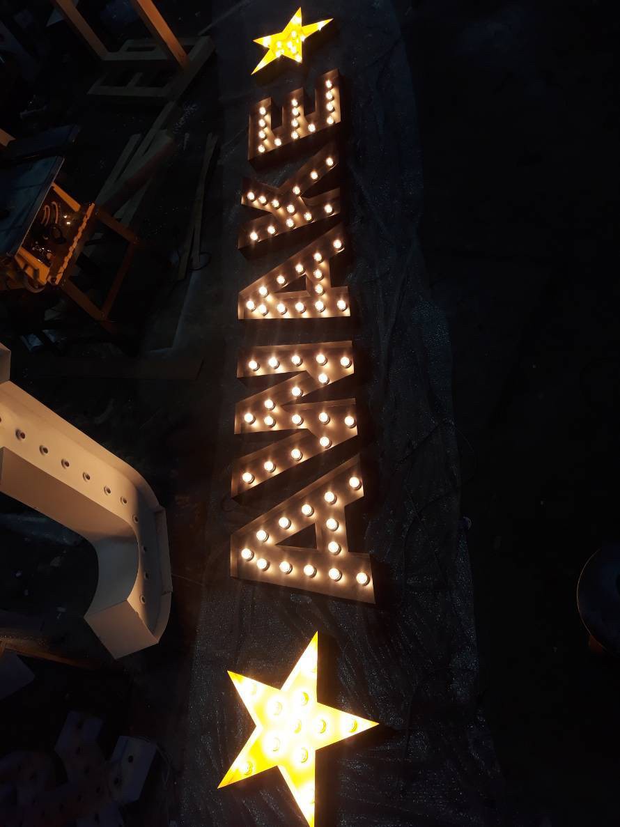 ป้ายไฟนีออน