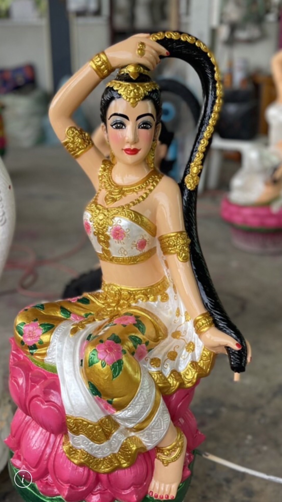 พระแม่ธรณีบีบมวยผม