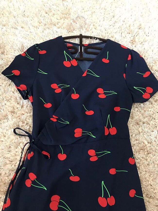 ชุดเดรสน้ำเงิน พิมพ์ลายเชอร์รี่สีแดง ส่งฟรี ems