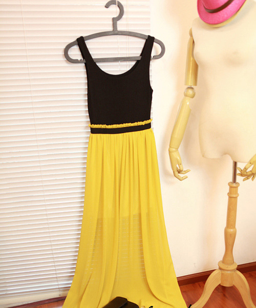 แม็กซี่เดรสเสื้อสีดำแขนกุด กระโปรงสีเหลือง ส่งฟรี ems