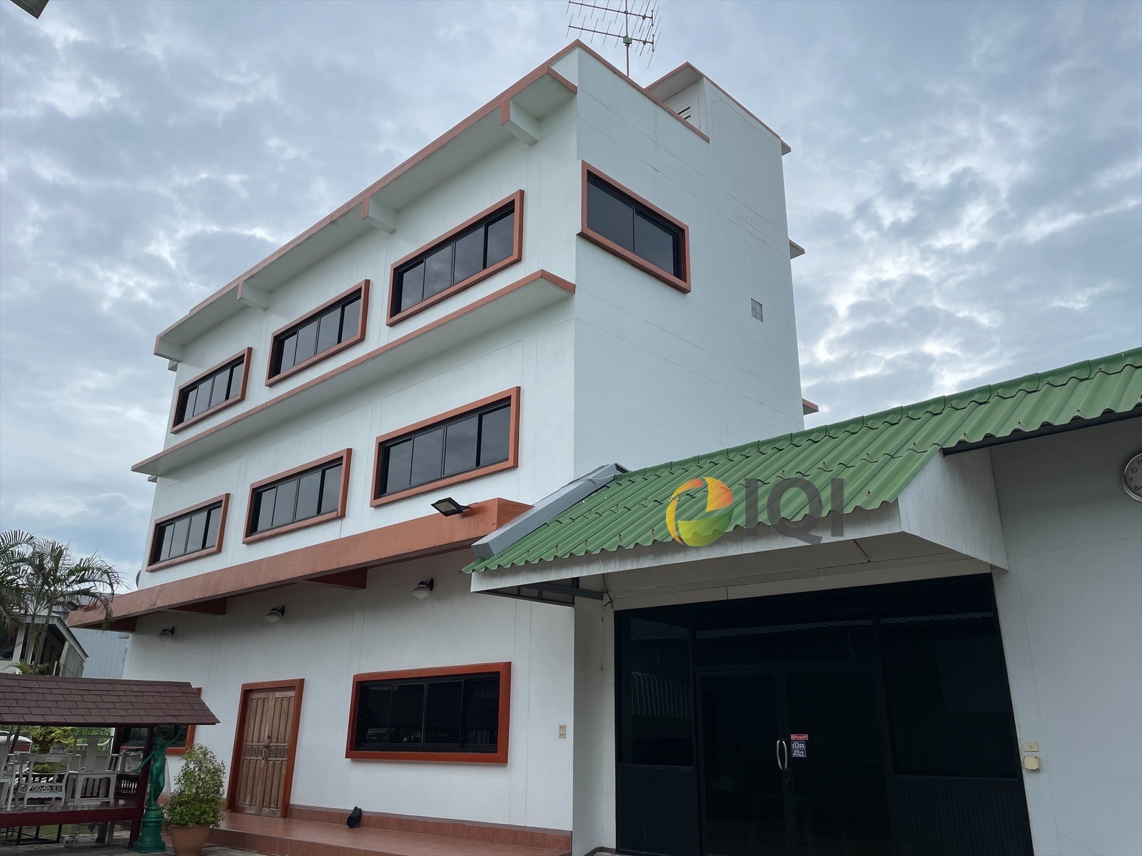 ขายที่ดิน 4-0-10 ไร่ พร้อมอาคารสำนักงาน และบ้านพักอาศัย 3 ชั้น ถนนบางบัวทอง – สุพรรณบุรี #LB52 - 000791