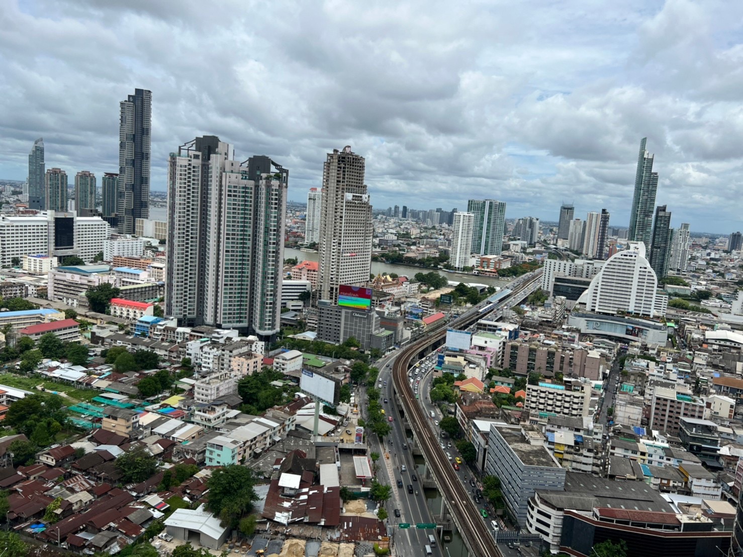 ขายคอนโดสุดหรู เดอะ แบงค็อก สาทร 1 ห้องนอนขนาดใหญ่