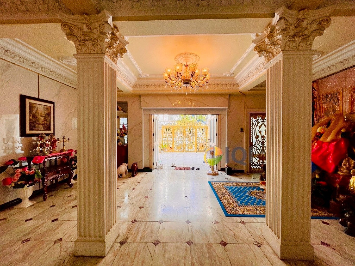 ขายทาวน์เฮ้าส์ 5 ชั้น ทรงโรมัน ถนนวิภาวดี ซอย 2 ทางเข้าหลักของมหาวิทยาลัยหอการค้าไทย