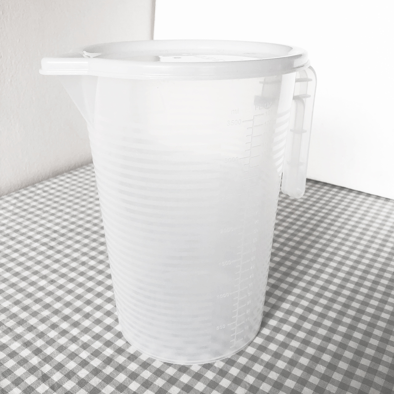 เหยือกมีขีดบอกปริมาตร ขนาด 3500 มล. (มีฝาปิด)