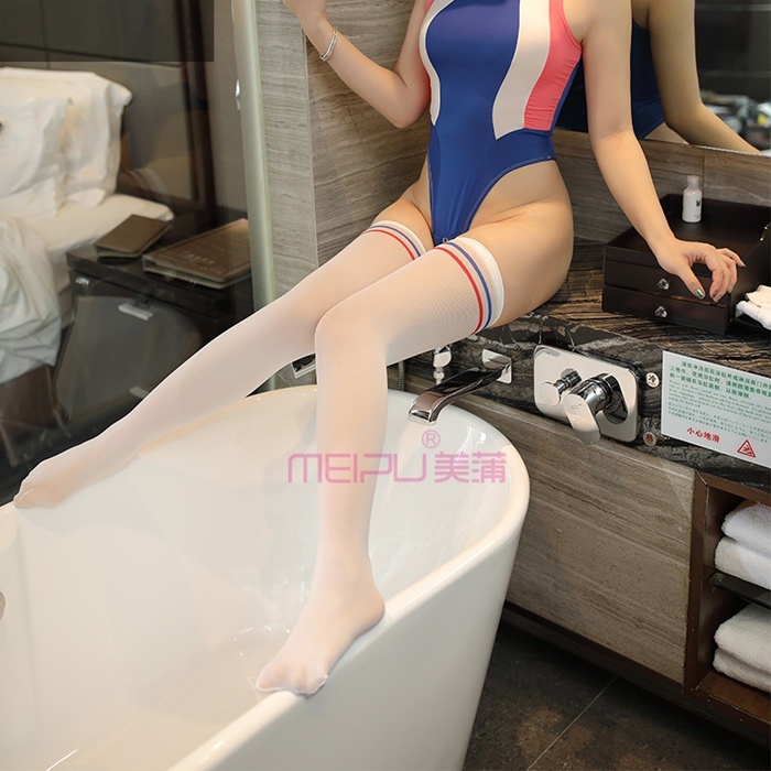 T086 ถุงน่องสไตล์ถุงเท้ากีฬา ถุงน่องนักเรียนญี่ปุ่น ถุงน่องชุดคอสเพลย์ ถุงน่องแคนดี้เกิร์ล ถุงน่องยาวระดับต้นขาตรงขอบเป็นลายเส้น สามารถนำไปใส่ร่วมกับชุดต่างๆในร้านได้ค่ะ