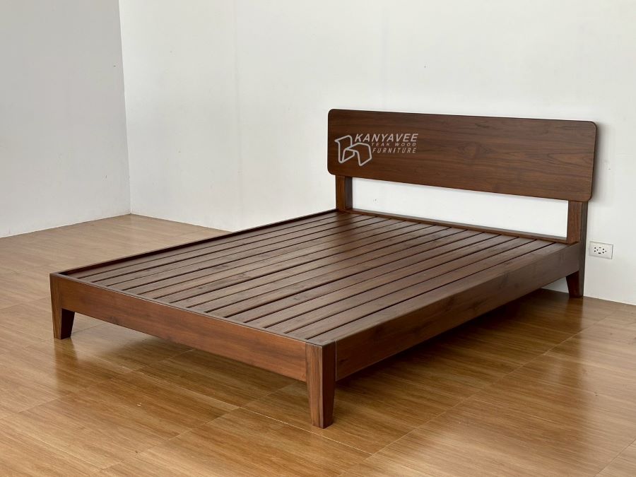 เตียงมินิมอลพื้นระแนงไม้สัก ขนาด 5 ฟุต สีวอลนัท