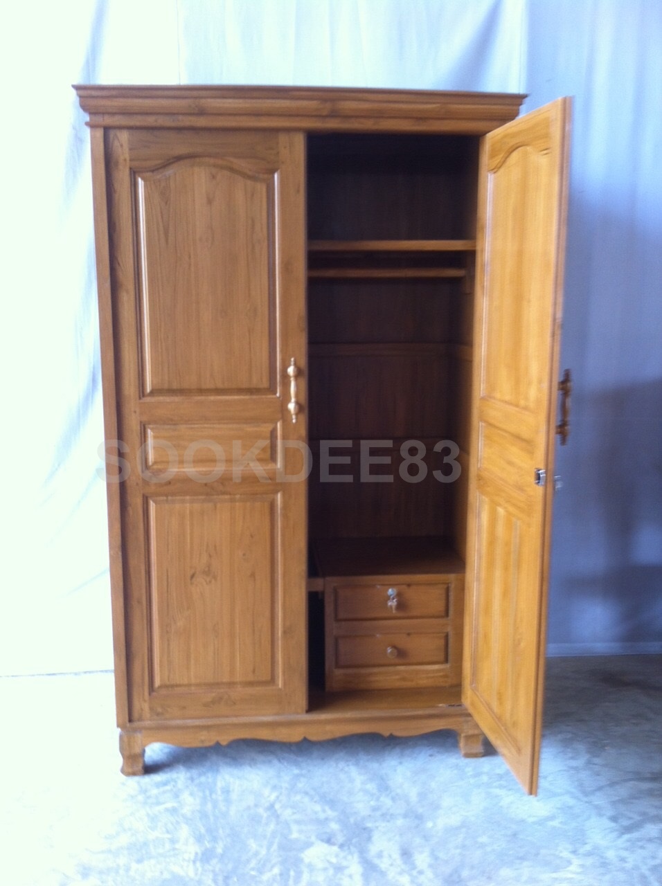 ตู้เสื้อผ้า บานเปิด สูง 2 ม. มีขา