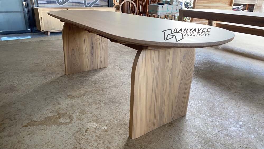 โต๊ะมินิมอลวงรีไม้สักสีมูจิ