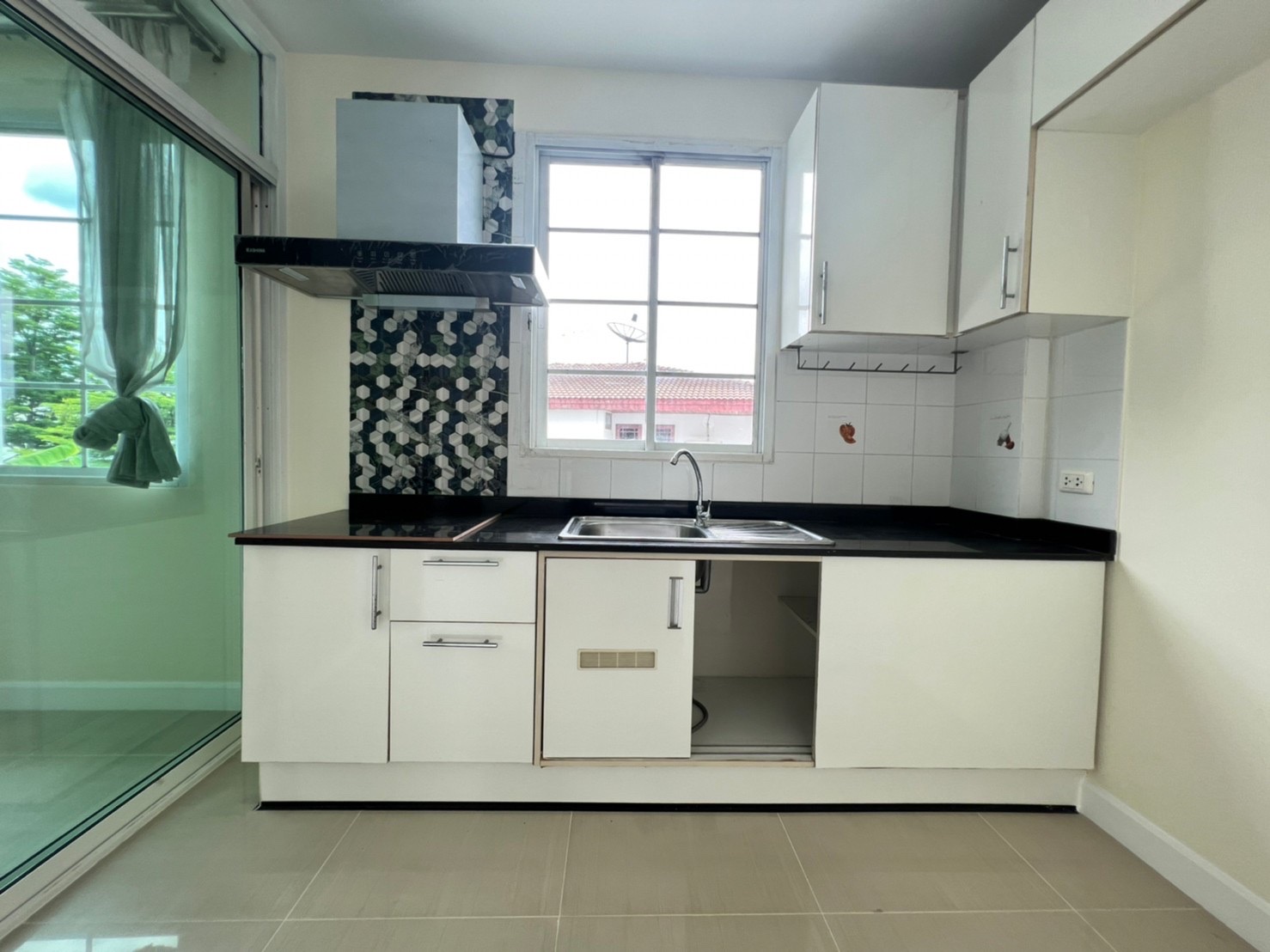 ให้เช่า โฮมออฟฟิศ สูง 4 ชั้น เพียง 31,000 บาท โครงการ Plus Park Avenue Lasalle-Srinagarindra