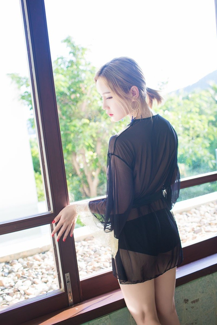 N441 ชุดคลุมนอนซีทรูเซ็กซี่ เสื้อคลุมนอนซีทรูแต่งลูกไม้สีครีมอ่อนสวยๆ ช่วงแขนออกแบบสไตล์แขนชุดกิโมโนมาพร้อมสายคาดเอวอย่างดีทำจากผ้าเนื้อนิ่มๆให้สัมผัสที่นุ่มมือ ***รหัสนี้โดยรวมแล้วทำออกมาดีมากค่ะ