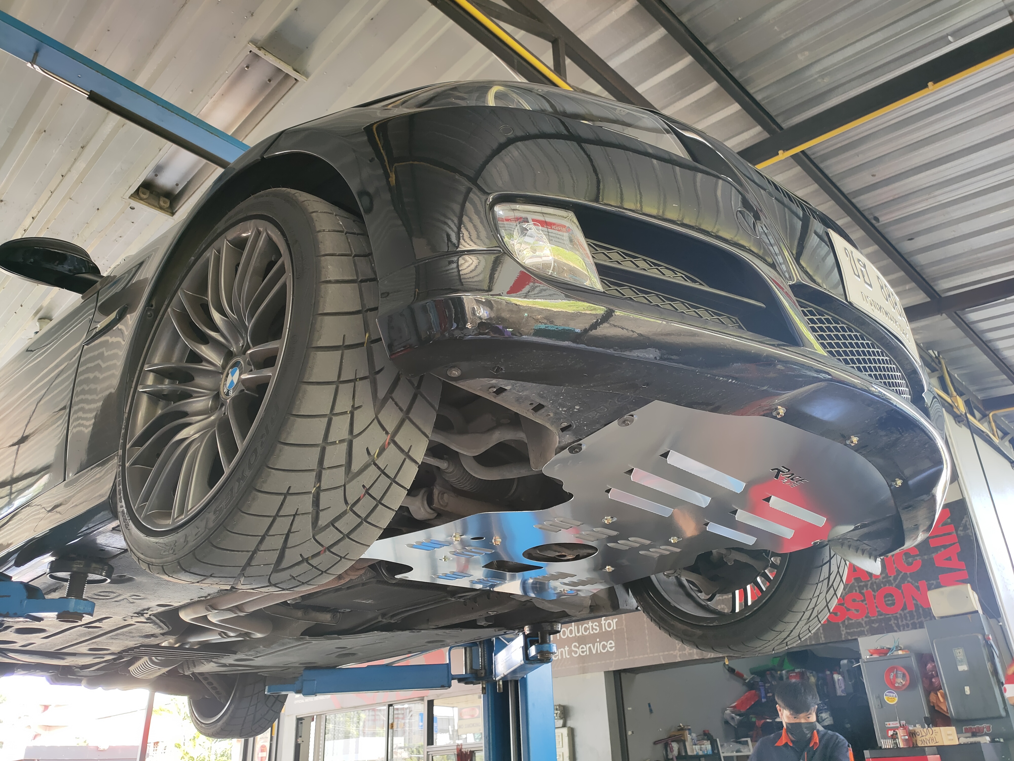 แผ่นปิดใต้ห้องเครื่องอลูมิเนียม BMW E90,E91,E92 Raceplate_Undertray