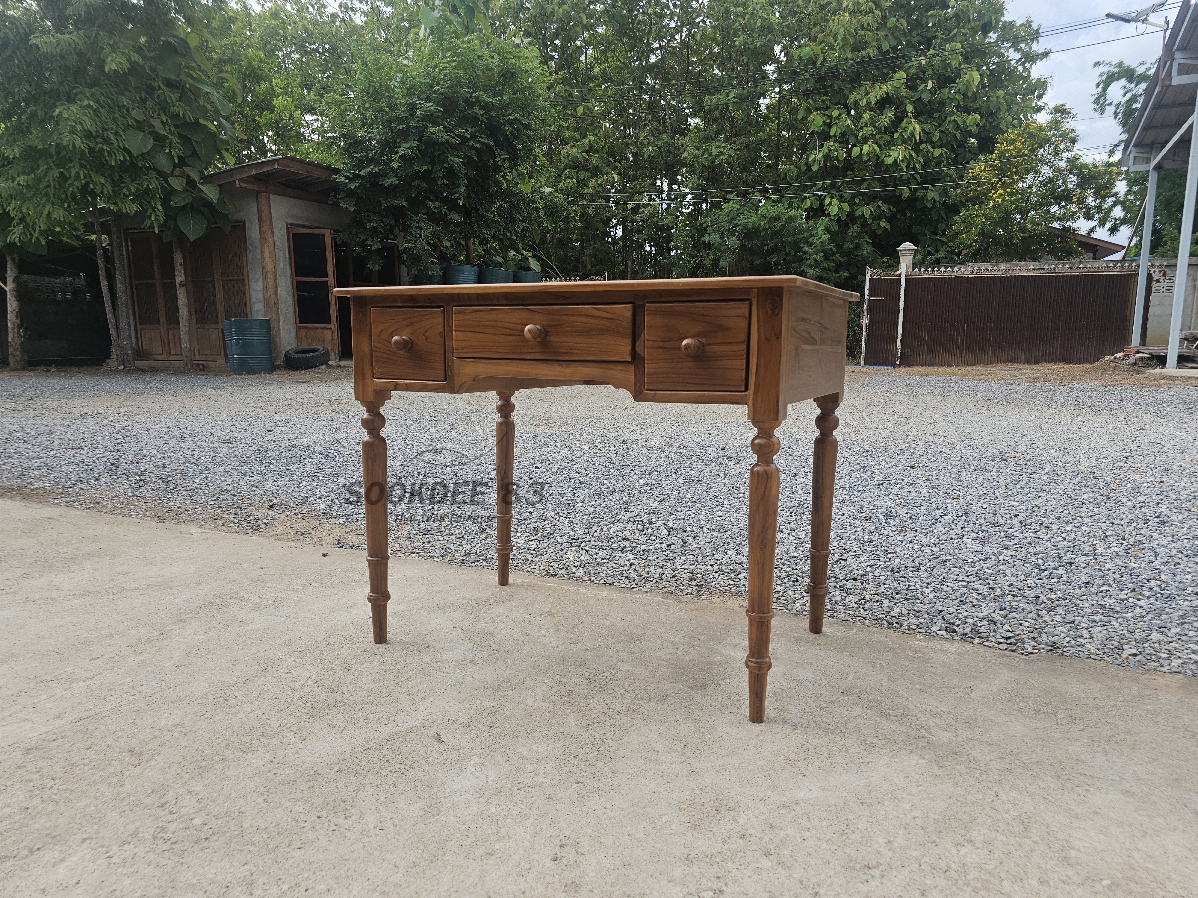 โต๊ะทำงานคลาสสิค ขากลึง