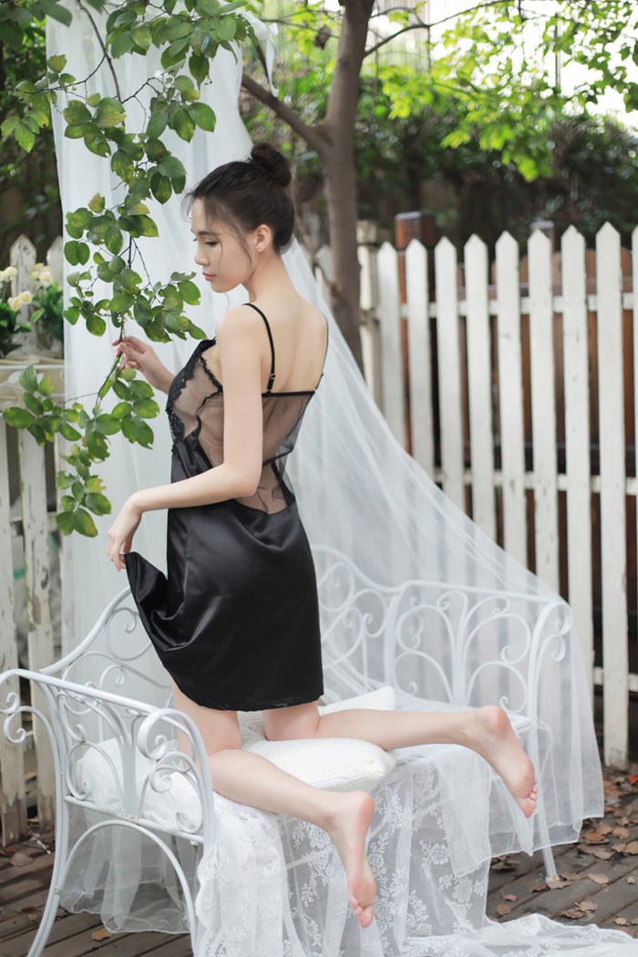 N376 ชุดนอนเซ็กซี่ ชุดนอนลูกไม้สวยๆช่วงบนเป็นผ้าใยตาข่ายโปร่งๆแต่งด้วยลูกไม้สไตล์ชุดเจ้าสาว ช่วงล่างเป็นผ้าเนื้อมันสวมใส่แบบใช้คล้องไหล่ตามรูปเลยค่ะ ***พอดีหุ่นขยายได้อีกเล็กน้อย